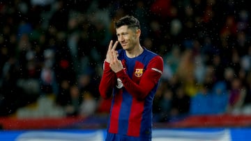 Lewandowski gesticula en el Barça-Las Palmas.