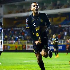 Alonso Escoboza anota golazo digno para ganar el Puskás