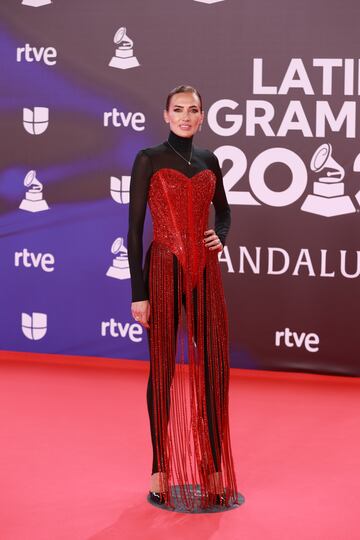 La modelo Nieves Álvarez posa durante el photocall previo a la gala de entrega de los Latin Grammy 2023, en el Palacio de Congresos de Sevilla.