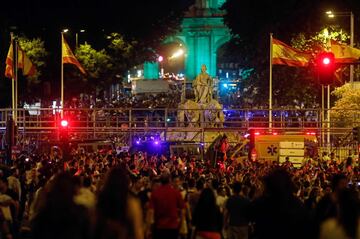  Los aficionados del Real Madrid celebraron título en La Cibeles.