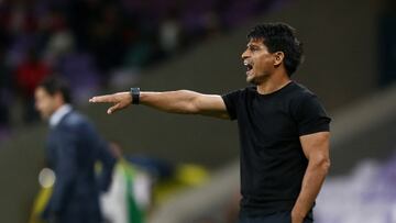 Soccer Football - Argentine Super Cup - Boca Juniors v Racing Club - Hazza bin Zayed Stadium, Al Ain, United Arab Emirates - January 20, 2023 Boca Juniors coach Hugo Ibarra REUTERS/Satish Kumar