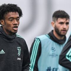 Sarri pone en duda a Cuadrado por un golpe en la espalda