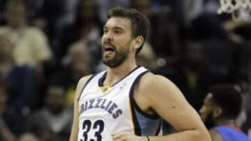 Marc Gasol celebra una canasta.