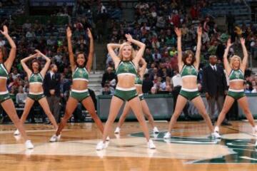 Las cheerleaders ponen el espectáculo en cada partido de la NBA.