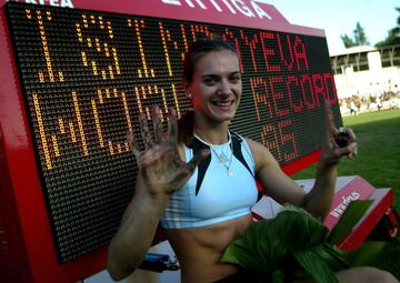 La rusa Yelena Isinbayeva se convirtió en una de las más grandes estrellas que habían pasado por Vallehermoso al batir en 2005 el récord del mundo de salto con pértiga con una marca entonces increíble de 4,95 (la aún actual plusmarca mundial la dejó en 5,