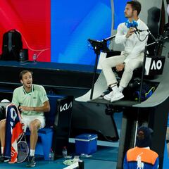 Medvedev y su cariñosa despedida a Campistol, el juez de silla español al que llamó “small cat”