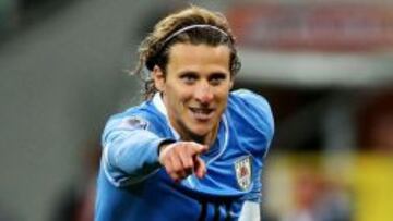 El uruguayo Diego Forlán es una de las apuestas de Tapia para el 2015.