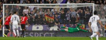 Cristiano marca de cabeza el 1-1 en la ida de los octavos de final de la Champions League 12/13. 