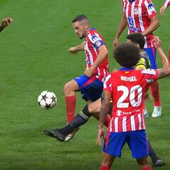 Extraño penalti en contra del Atleti: “El contacto no es suficiente para pitarlo”