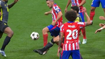 Extraño penalti en contra del Atleti: “El contacto no es suficiente para pitarlo”