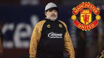 Maradona alzó la mano para dirigir al Manchester United