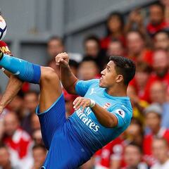 El Liverpool humilla al Arsenal y opaca el regreso de Alexis