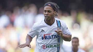 Cuando Ronaldinho bailó al América en el Estadio Azteca