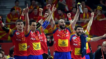 Los Hispanos durante el partido ante Macedonia.