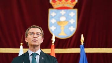 El presidente de la Xunta de Galicia, Alberto Núñez Feijóo, en el acto en que ha presentado su carta de renuncia ante el jefe del Legislativo gallego, en el Pazo de Raxoi, a 29 de abril de 2022, en Santiago de Compostela, A Coruña, Galicia (España). Galicia vive este viernes 29 de abril un hito histórico: su quinto presidente de la Autonomía, Alberto Núñez Feijóo, anuncia su dimisión tras tomar las riendas del PP nacional. Esto le convierte en el primer presidente autonómico que dimite y activará su proceso de sucesión en el ámbito institucional.
29 ABRIL 2022;GALICIA;FEIJOO;DIMISION
Álvaro Ballesteros / Europa Press
29/04/2022