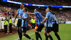 KANSAS CITY, MISSOURI - JULY 01: Mathias Olivera of Uruguay celebrates with teammates after scoring the team's first goal during the CONMEBOL Copa America 2024 Group C match between United States and Uruguay at GEHA Field at Arrowhead Stadium on July 01, 2024 in Kansas City, Missouri.   Michael Reaves/Getty Images/AFP (Photo by Michael Reaves / GETTY IMAGES NORTH AMERICA / Getty Images via AFP)