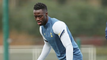 Davinson S&aacute;nchez en un entrenamiento del Tottenham