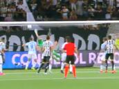 Gabriel Arias reafirmó su calidad de referente en Racing por esta jugada: ¡tapada que vale un título!