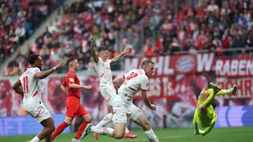 Leipzig (Germany), 03/05/2025.- Leipzig?s Lukas Klostermann (2-L) scores the 2-0 lead during the German Bundesliga soccer match between RB Leipzig and Bayern Munich in Leipzig, Germany, 03 May 2025. (Alemania) EFE/EPA/Filip Singer ATTENTION: The DFL regulations prohibit any use of photographs as image sequences and/or quasi-video.