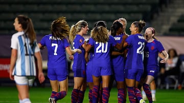 CARSON, CALIFORNIA - FEBRUARY 23: The United States celebrate a goal against Argentina in the first half of Group A - 2024 Concacaf W Gold Cup match at Dignity Health Sports Park on February 23, 2024 in Carson, California.   Ronald Martinez/Getty Images/AFP (Photo by RONALD MARTINEZ / GETTY IMAGES NORTH AMERICA / Getty Images via AFP)