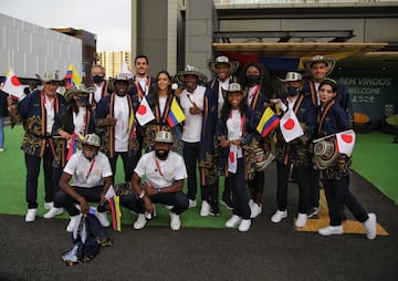 Alegría y mucho color en la presentación de la delegación de deportistas colombianos durante la ceremonia de inauguración de los Olímpicos.