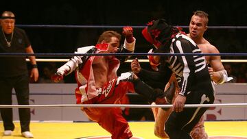 WRESTLING/LUCHA LIBRE
1ER FESTIVAL MUNDIAL DE LUCHA LIBRE
MEXSPORT DIGITAL IMAGE
12 December 2008: Action photo of wrestlers Octagon and la Parka against Mesias and Konan during the 1er Festival Mundial de Lucha Libre at Guadalajara, Jalisco./Foto de accion de Octagon y La Parka en contra de Mesias y Konan durante el 1 er Festival Mundial de Lucha Libre en Guadalajara, Jalisco.MEXSPORT/REFUGIO RUIZ