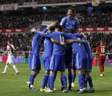 Los jugadores celebran el 0-3.