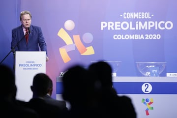 Iván Rene Valenciano y Daniela Montoya fueron los encargados de sacar las balotas en el sorteo en el que Colombia enfrentará a Argentina, Chile, Venezuela y Ecuador