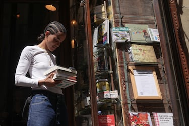 ¿Por qué se regalan rosas y libros el día de Sant Jordi en Cataluña y a qué se debe la tradición del 23 de abril?