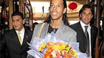 <B>LE ESPERAN</B>. El PSG ya está de pretemporada y aún no cuenta con Ronaldinho Gaúcho.