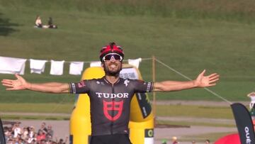 Alaphilippe celebra su triunfo en el GP Quebec.