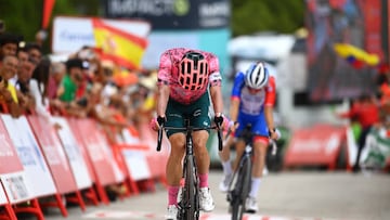 MONASTERIO DE TENTUDÍA, SPAIN - SEPTEMBER 07: Rigoberto Uran Uran of Colombia and Team EF Education - Easypost celebrates at finish line as stage winner ahead of Quentin Pacher of France and Team Groupama - FDJ during the 77th Tour of Spain 2022, Stage 17 a 162,4km stage from Aracena to Monasterio de Tentudía 1095m / #LaVuelta22 / #WorldTour / on September 07, 2022 in Monasterio de Tentudía, Spain. (Photo by Tim de Waele/Getty Images)