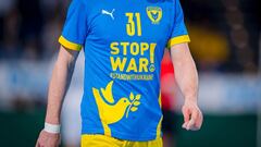 Imagen de la camiseta que lucieron los jugadores del F&uuml;chse Berl&iacute;n en su partido de Bundesliga ante el THW Kiel en contra de la guerra en Ucrania y pidiendo la paz en la zona y el fin del conflicto b&eacute;lico.