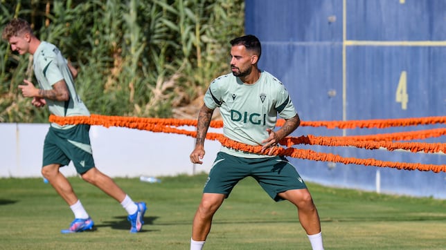 Un Ceuta, con tintes amarillos, prueba al triunfal Cádiz