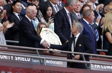 Leicester - Manchester United: Community Shield best images