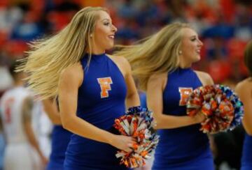 Las cheerleaders ponen el show en el March Madness