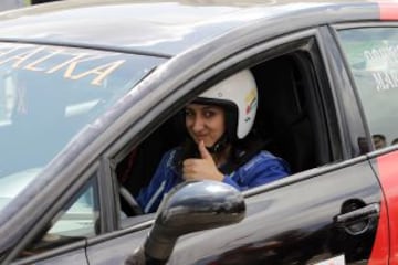 Carrera de coches en las calles de Palestina