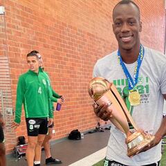 Baldomero, campeón: trofeo, medalla y ovación