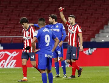 Luis Su¨¢rez celebra el 1-0 al Getafe.