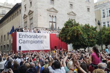 Valencia sigue de fiesta: apoteósis en el ayuntamiento