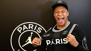 Kylian Mbappe con la nueva camiseta Jordan del PSG.