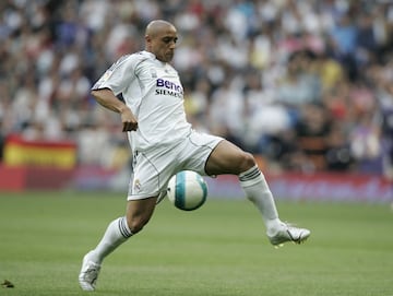 Uno de los mejores defensores de todos los tiempos. Recordado por su impresionante pegada de pierna zurda.