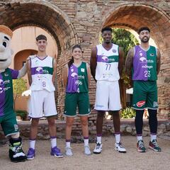 El Unicaja presenta sus nuevas camisetas