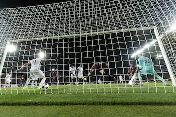 4-0. Córner que lanza Raphinha pasado, al segundo palo, Íñigo Martínez consigue rematar de cabeza para dejar el balón en el área pequeña y Robert Lewandowski remata, primero de cabeza y luego con el pie, el cuarto tanto en el minuto 50 de partido.