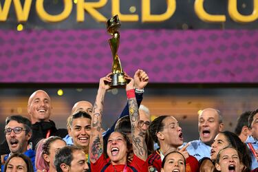 Spanish government wants RFEF President Luis Rubiales to “explain and apologise” his kiss to Jenni Hermoso