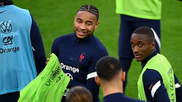 Nkunku y Diaby entrenando