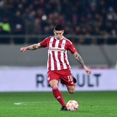 James es titular en empate de Olympiacos ante PAOK