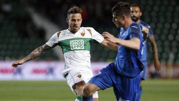 Aar&oacute;n &Ntilde;&iacute;guez, durante un encuentro entre el Elche y el Getafe en la Liga BBVA.