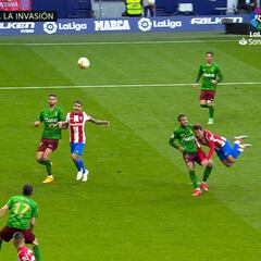 La acción que tiene echando humo al rojiblanco: vean el posible penalti de Griezmann