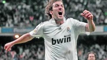 <b>GOLEADOR. </b>Higuaín celebra su segundo tanto ante el Getafe.